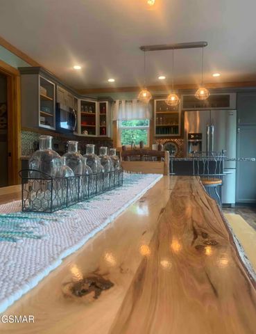 230 Silverbell Lane, Gatlinburg, TN 37738