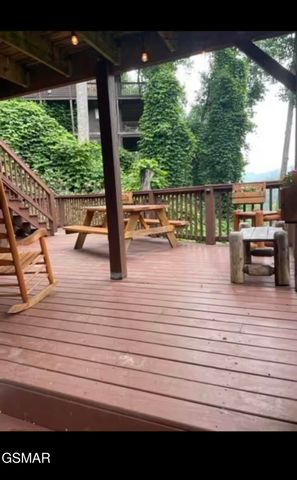 230 Silverbell Lane, Gatlinburg, TN 37738