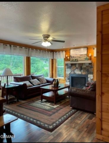 230 Silverbell Lane, Gatlinburg, TN 37738