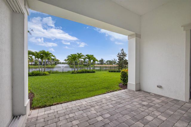 10904 Stellar Circle, Palm Beach Gardens, FL 33412