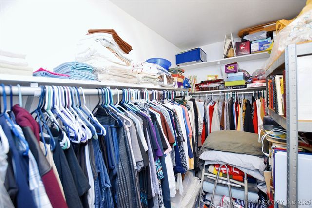 22021 E 780 Road, Tahlequah, OK 74464