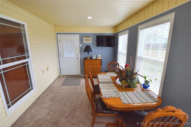 22021 E 780 Road, Tahlequah, OK 74464