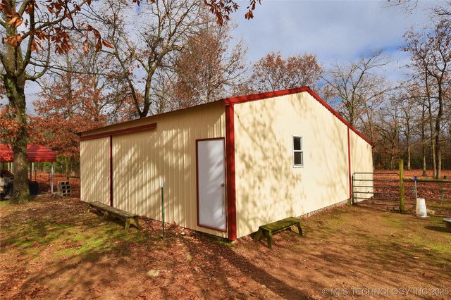 22021 E 780 Road, Tahlequah, OK 74464
