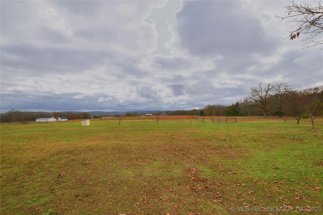 22021 E 780 Road, Tahlequah, OK 74464