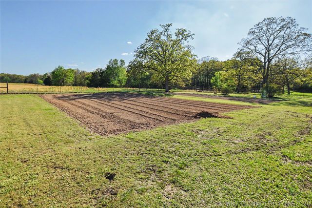22021 E 780 Road, Tahlequah, OK 74464
