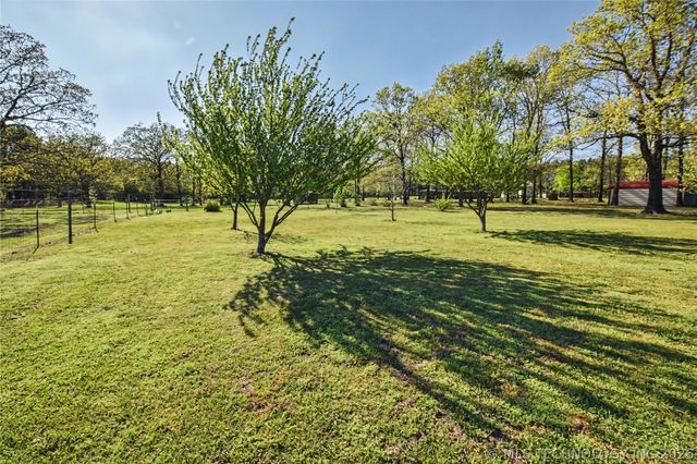 22021 E 780 Road, Tahlequah, OK 74464