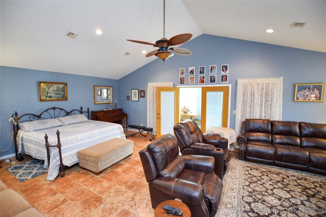 22021 E 780 Road, Tahlequah, OK 74464