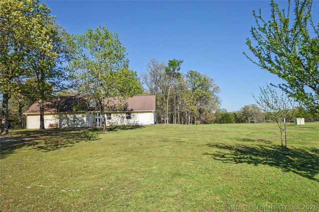 22021 E 780 Road, Tahlequah, OK 74464