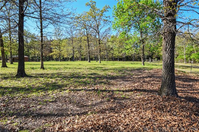 22021 E 780 Road, Tahlequah, OK 74464