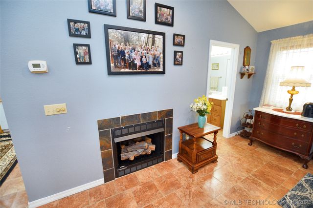 22021 E 780 Road, Tahlequah, OK 74464