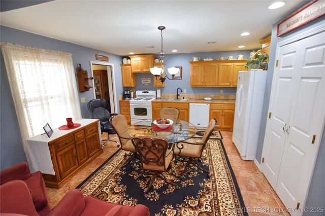 22021 E 780 Road, Tahlequah, OK 74464