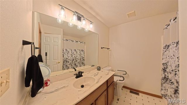 2285 Wellington Drive, Belleville, IL 62221