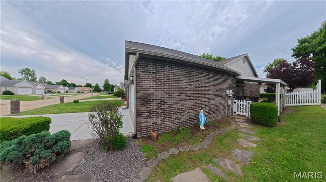 2285 Wellington Drive, Belleville, IL 62221