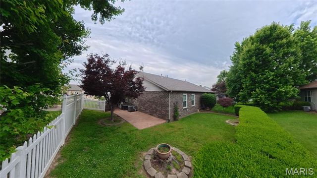 2285 Wellington Drive, Belleville, IL 62221