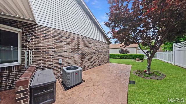 2285 Wellington Drive, Belleville, IL 62221