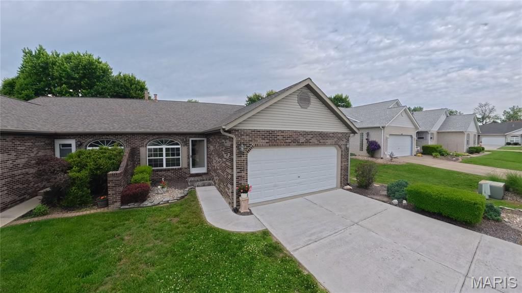 2285 Wellington Drive, Belleville, IL 62221