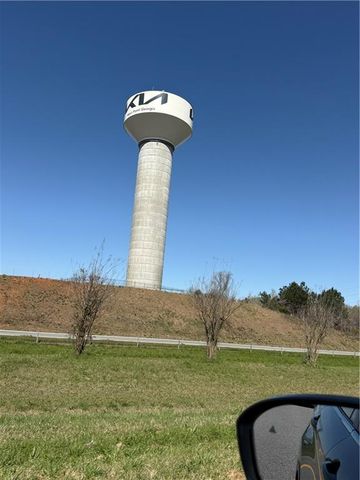 1418 E 10th Street, West Point, GA 31833