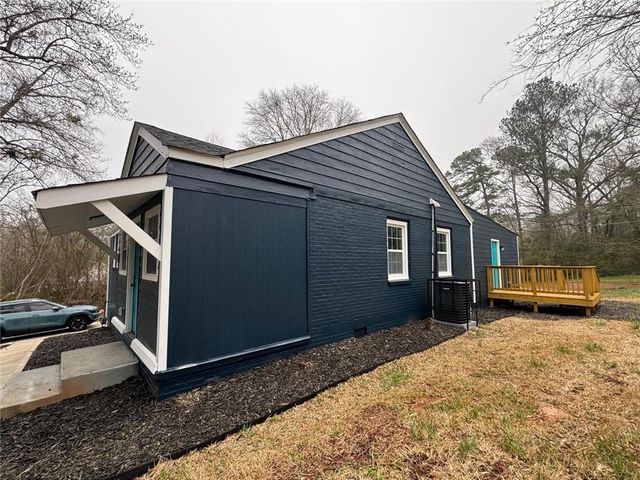 1418 E 10th Street, West Point, GA 31833