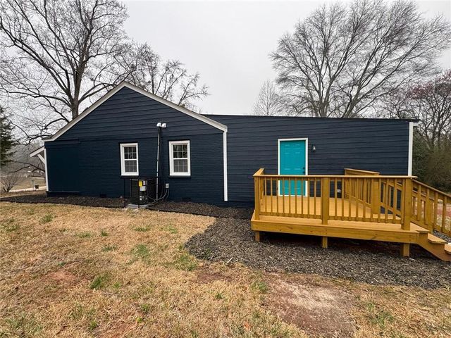 1418 E 10th Street, West Point, GA 31833