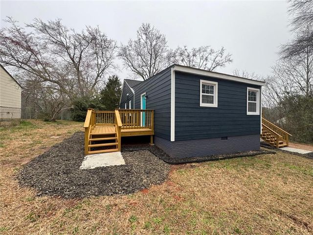 1418 E 10th Street, West Point, GA 31833