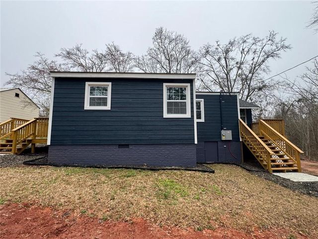 1418 E 10th Street, West Point, GA 31833