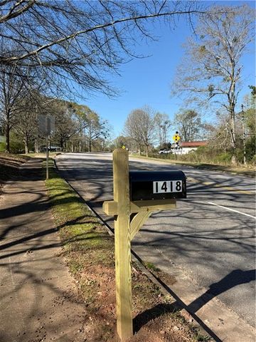 1418 E 10th Street, West Point, GA 31833