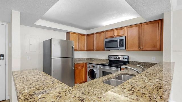 2700 COCONUT BAY LANE 427, Sarasota, FL 34237