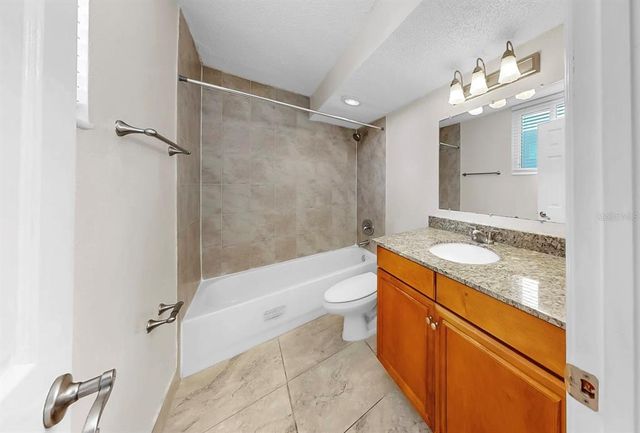 2700 COCONUT BAY LANE 427, Sarasota, FL 34237