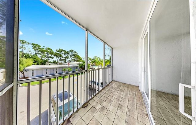 2700 COCONUT BAY LANE 427, Sarasota, FL 34237