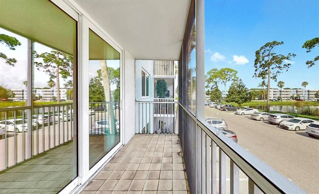 2700 COCONUT BAY LANE 427, Sarasota, FL 34237