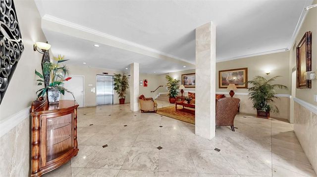 2700 COCONUT BAY LANE 427, Sarasota, FL 34237