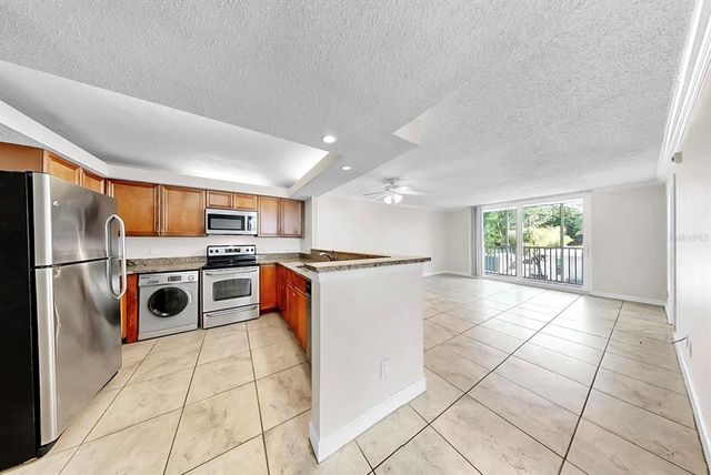 2700 COCONUT BAY LANE 427, Sarasota, FL 34237