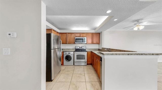 2700 COCONUT BAY LANE 427, Sarasota, FL 34237