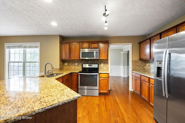 5800 Weatherburn Ct, Prospect, KY 40059