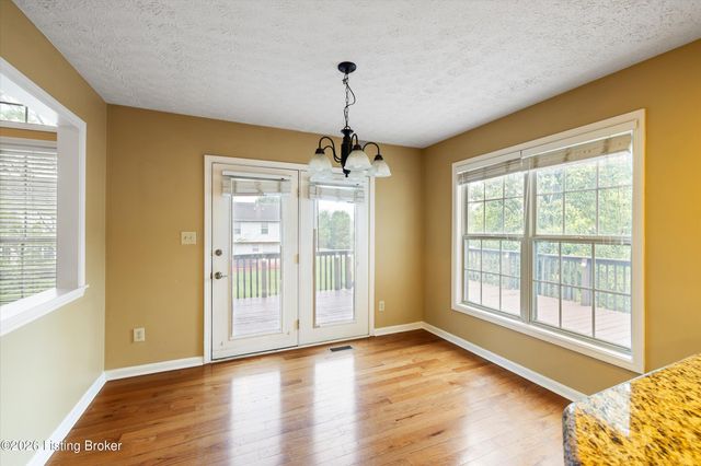 5800 Weatherburn Ct, Prospect, KY 40059