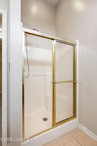 5800 Weatherburn Ct, Prospect, KY 40059