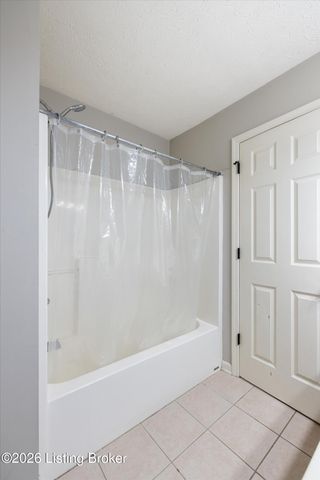 5800 Weatherburn Ct, Prospect, KY 40059