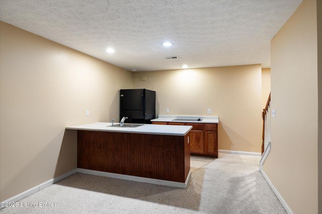 5800 Weatherburn Ct, Prospect, KY 40059