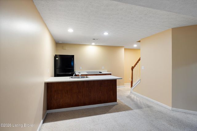 5800 Weatherburn Ct, Prospect, KY 40059