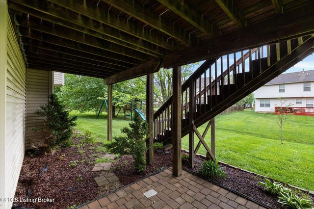 5800 Weatherburn Ct, Prospect, KY 40059