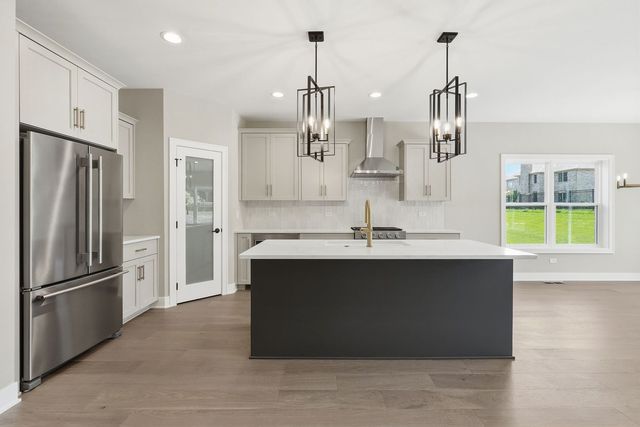 16580 Kayla Drive, Lemont, IL 60439