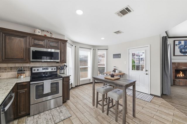 910 Grouse Road, Glenn Heights, TX 75154