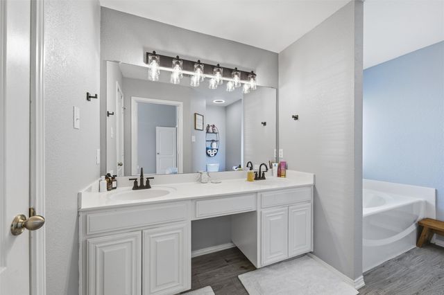 910 Grouse Road, Glenn Heights, TX 75154