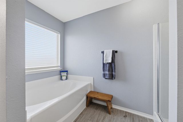 910 Grouse Road, Glenn Heights, TX 75154