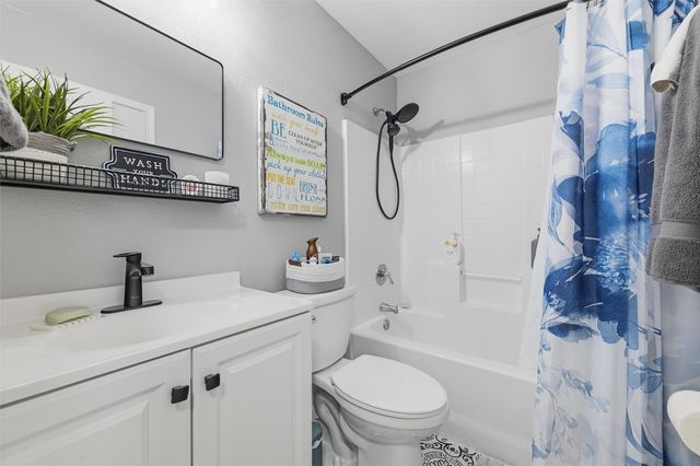 910 Grouse Road, Glenn Heights, TX 75154