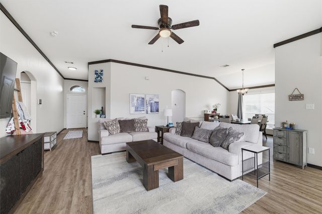 910 Grouse Road, Glenn Heights, TX 75154