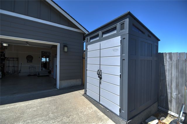 410 Herren Avenue, Winlock, WA 98596