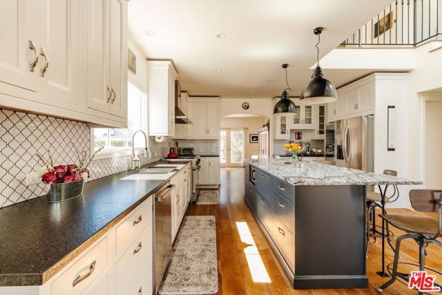 1633 Hi Point Street, Los Angeles, CA 90035