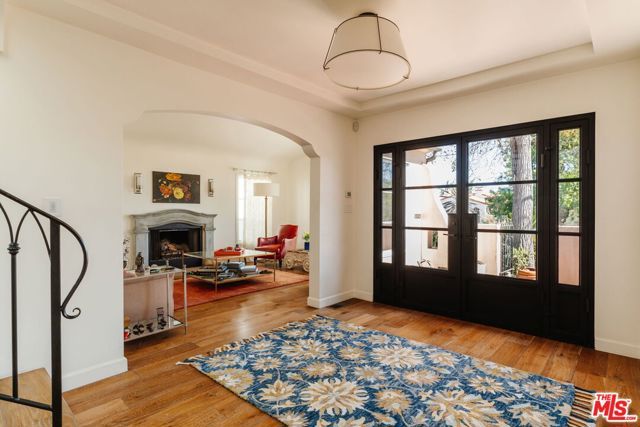 1633 Hi Point Street, Los Angeles, CA 90035
