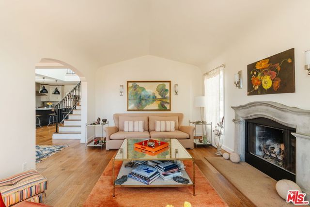 1633 Hi Point Street, Los Angeles, CA 90035